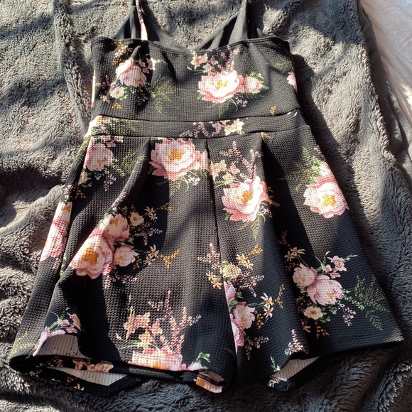 Sopranos Black Floral Romper - Picture 5 of 7